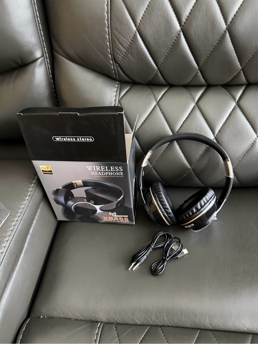 Wireless Over-Ear Headphones in Black and Gold - Premium Sound XBASS NOISE CANCE